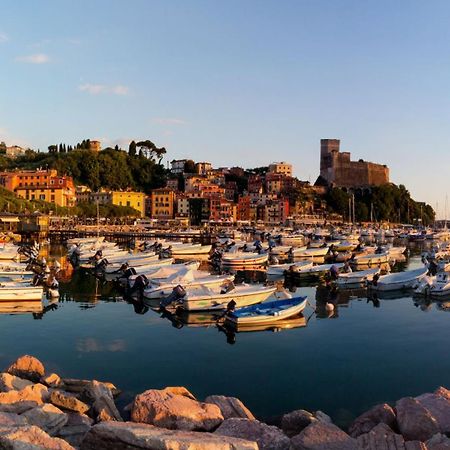 Libeccio 1 - Holiday Home & Parking Lerici Exterior photo