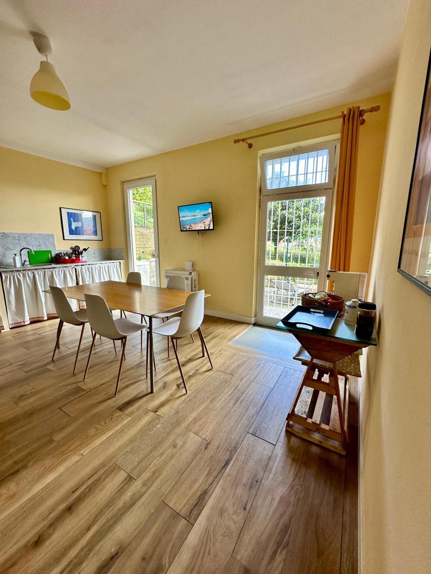Libeccio 1 - Holiday Home & Parking Lerici Exterior photo